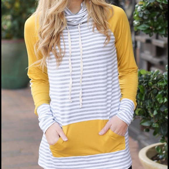 ❗️Last 1! M striped top with thumbholes - Picture 3 of 6